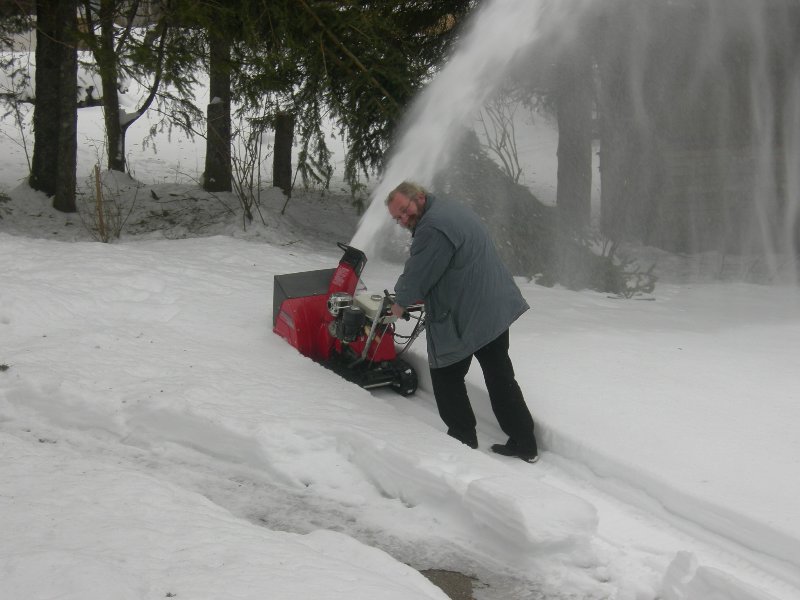 Je tonds la neige à Mont-Soleil en décembre 2007