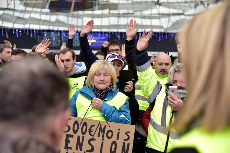 Vote de la charte des Gilets Jaunes 22 décembre 2018 Gare des Guillemins à Liège