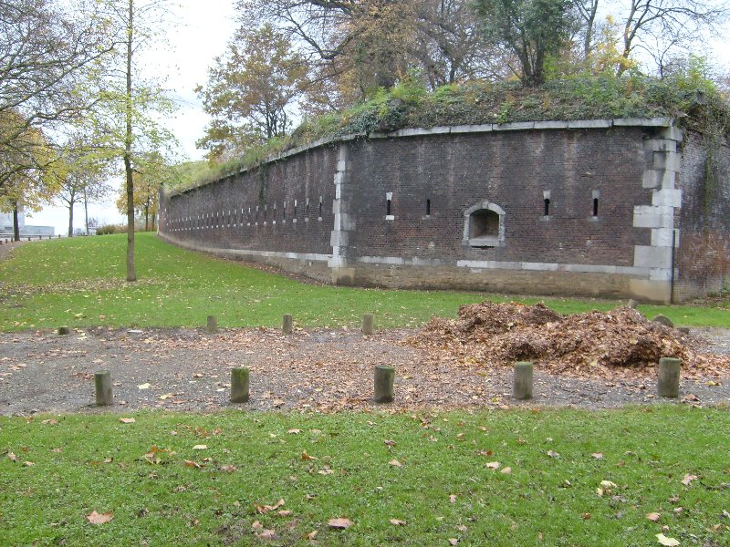 4 nov 07 remparts de la Citadelle à Liège