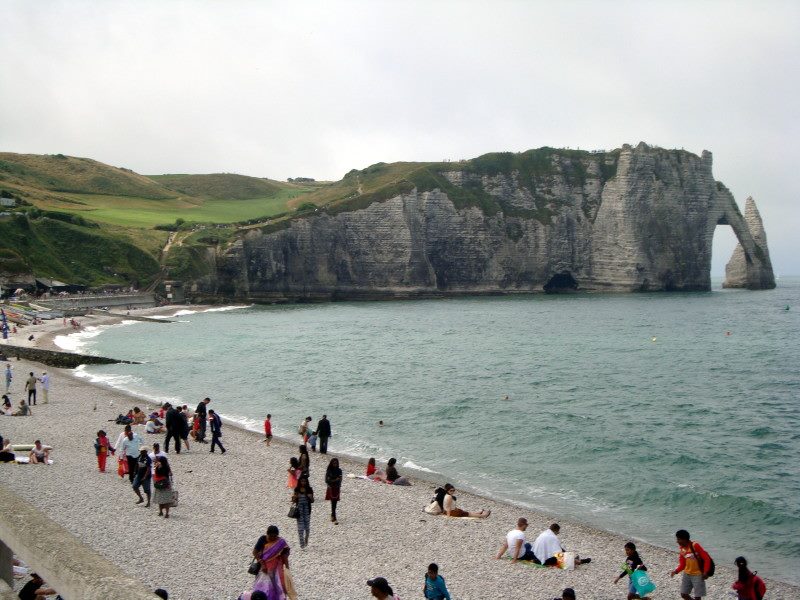 côté gauche plage Etretat 28 juil 2016