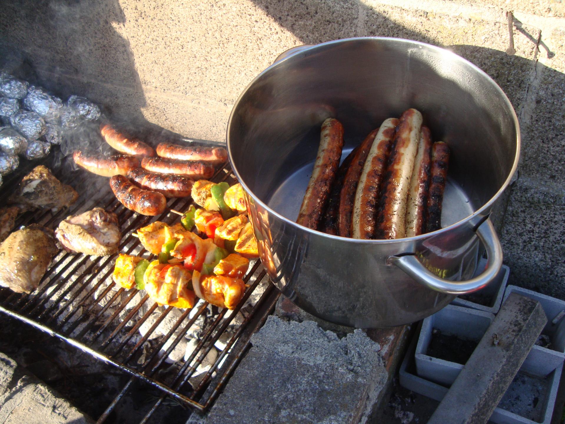 18 avril 2018 : BBQ préparé en grande partie par Maurice chez nous.