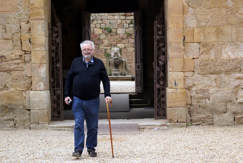 Fondfroide avec un vieux touriste