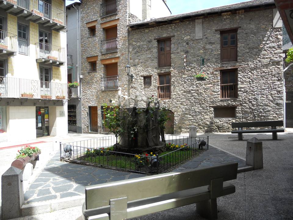 Petite place à Andorre la Vieille 21 mai 2015