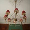 et son lustre assez basique et biscornu